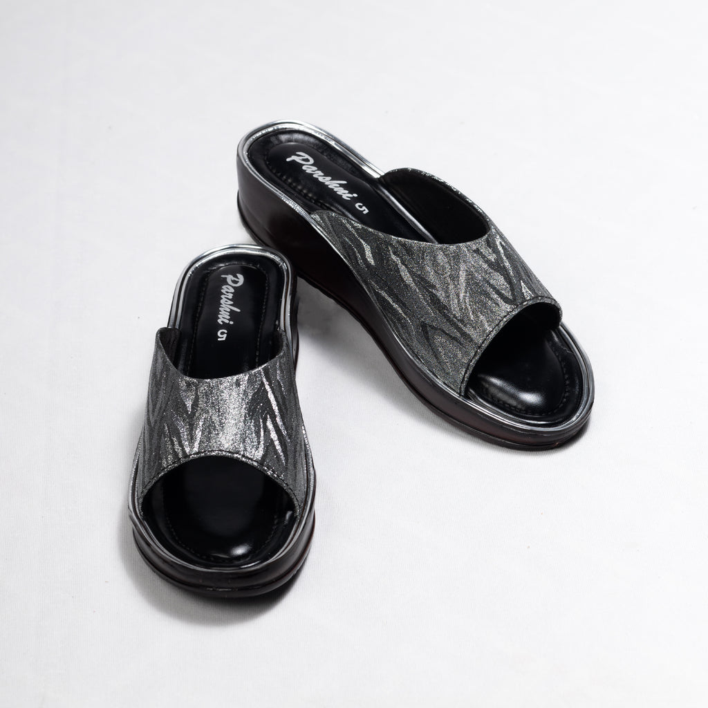 Parshni Women Silver Texture Open Toe Wedges for Party Use