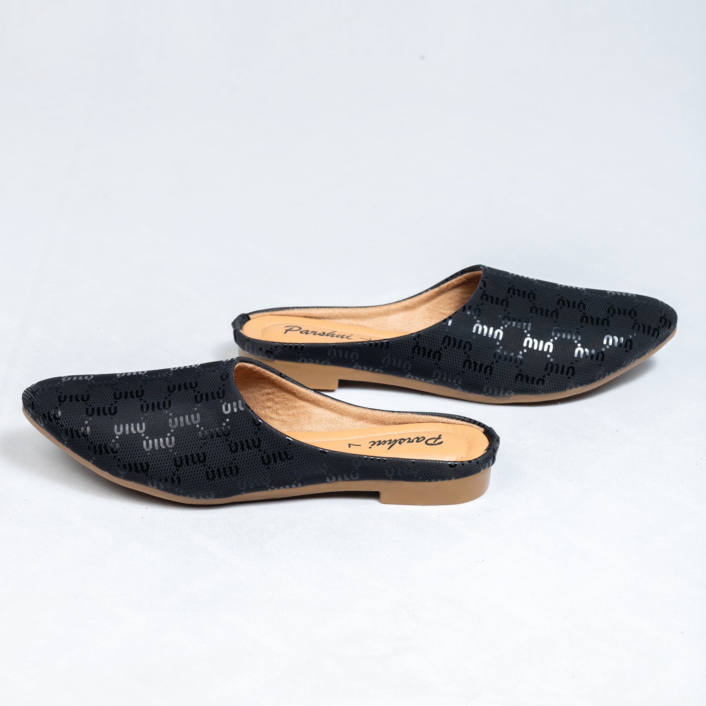 Parshni Women Balck Texture Pointed  Half Shoe For Casual Use