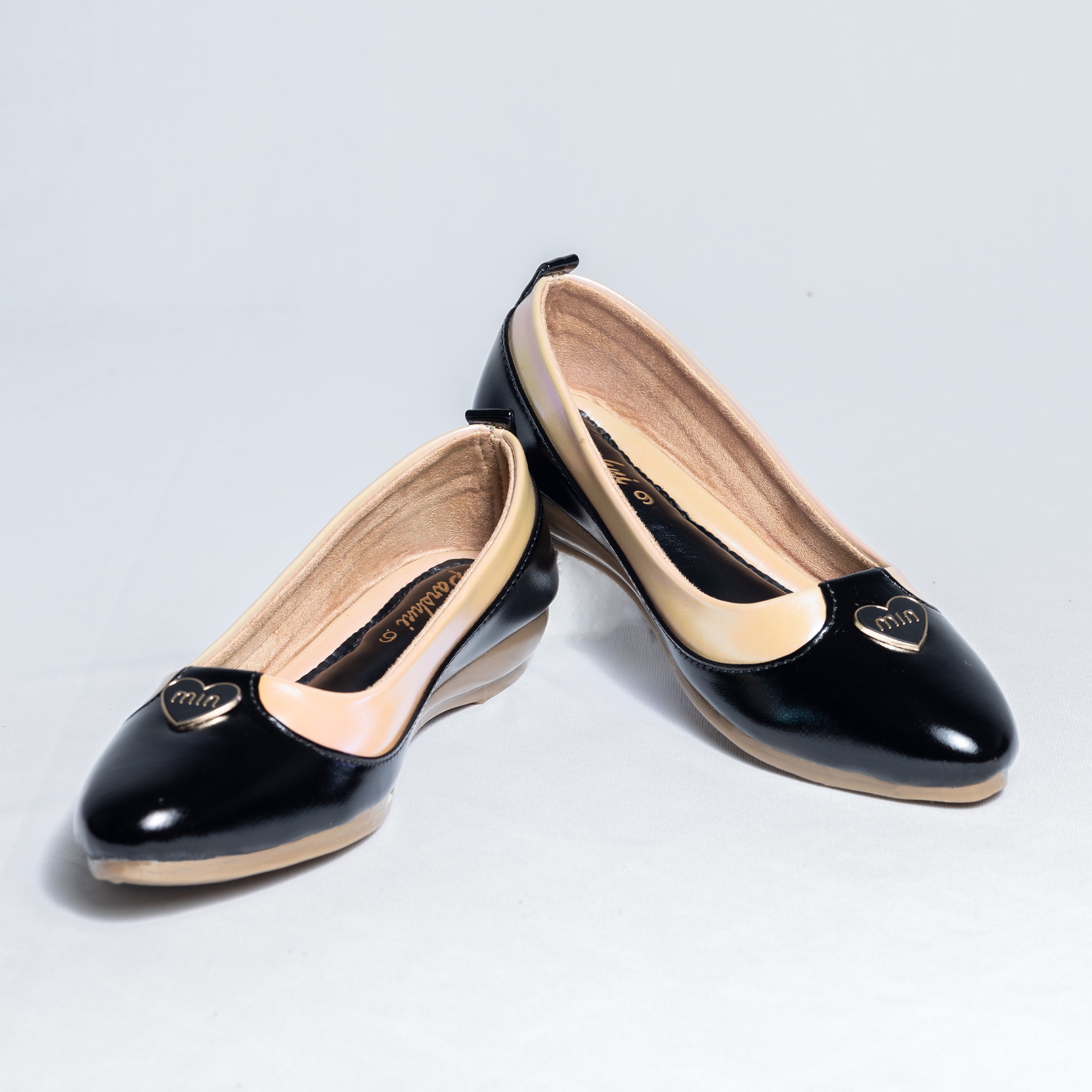 Parshni Women Balck With Peach Combined Pointed Toe Ballerians for Party Use