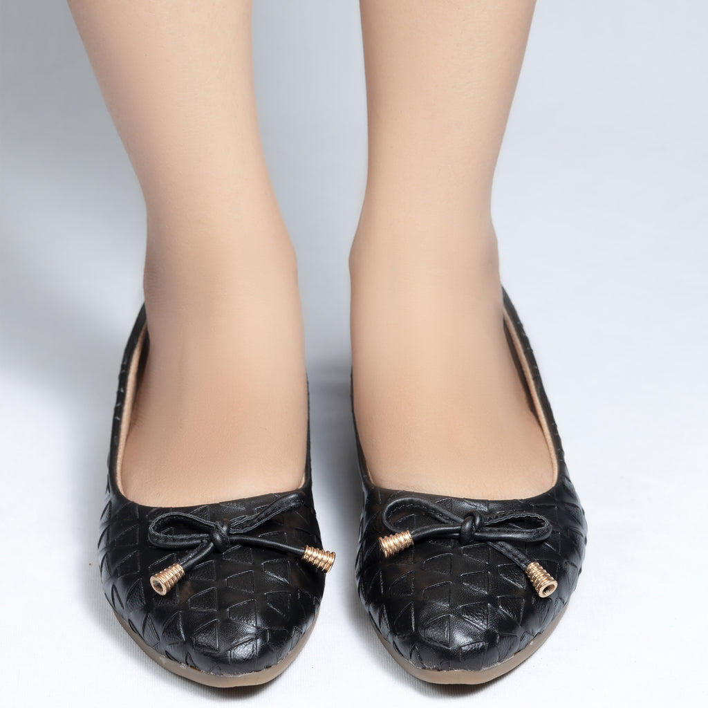 Parshni Women Black Texture Pointed Ballerians for Party Use